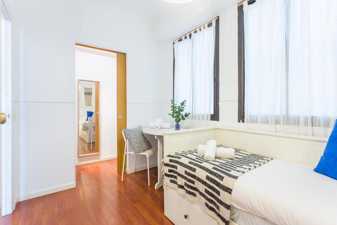 Lodging Apartments Illa Diagonal Barcelona Kültér fotó